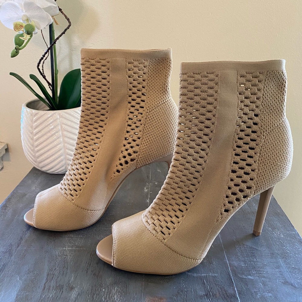 Women’s Charles David Irwin heel nude Sz11